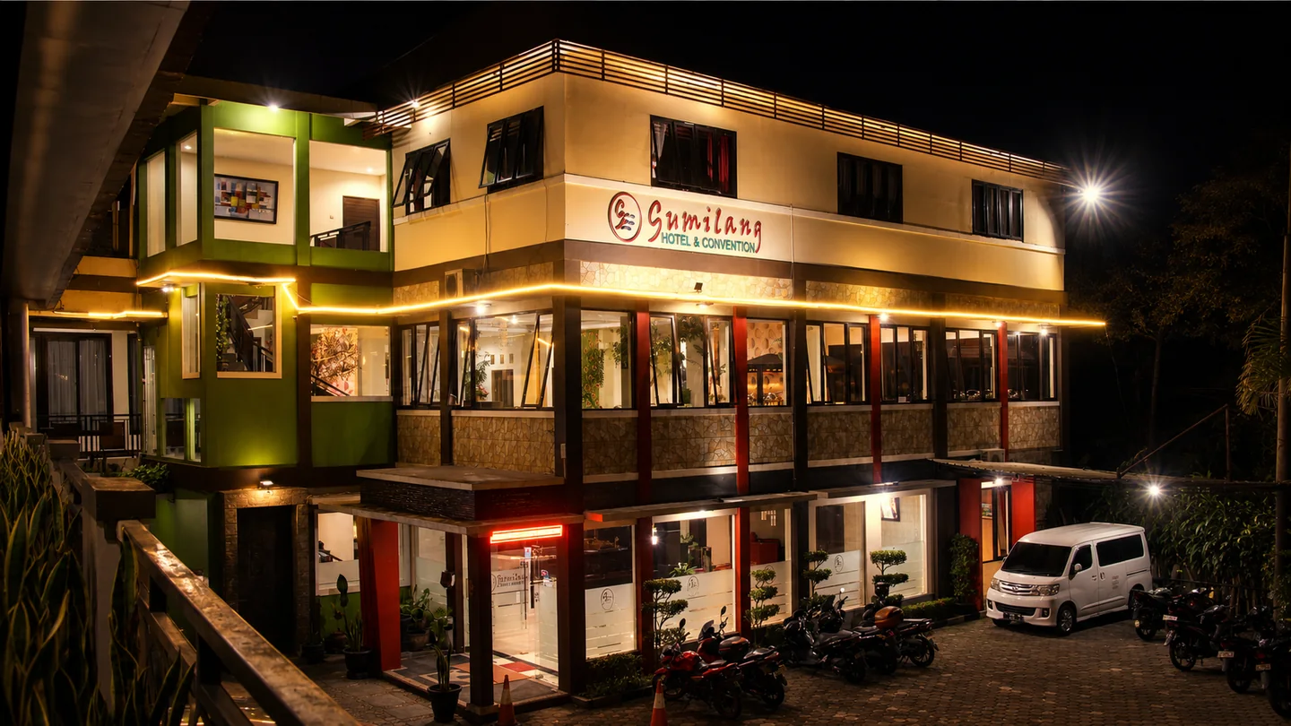 Suasana eksterior Gumilang Hotel Puncak